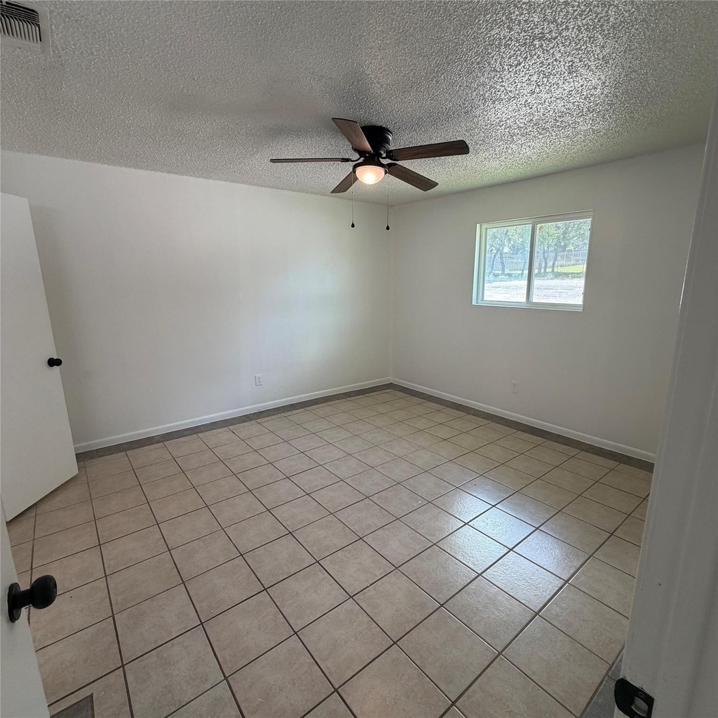 1301 Greenlawn Pkwy - Photo 9