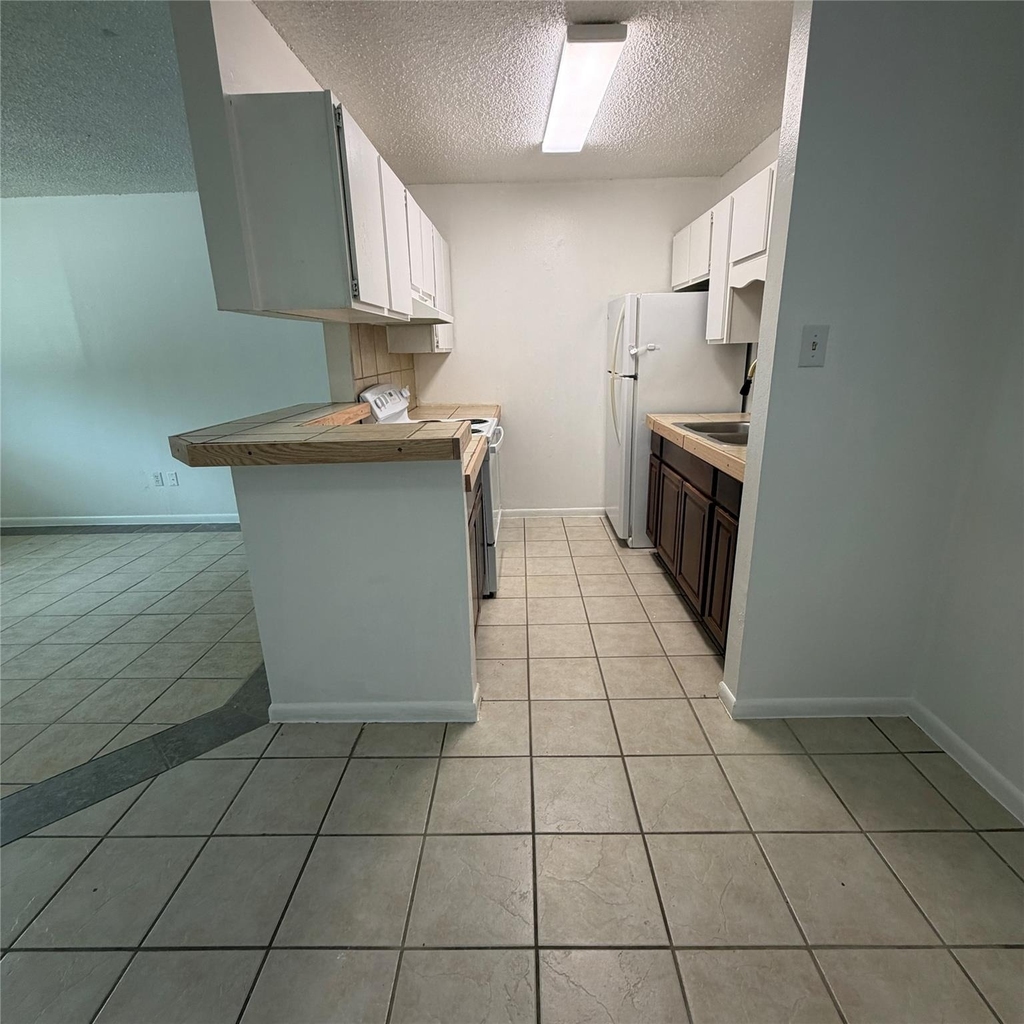 1301 Greenlawn Pkwy - Photo 3