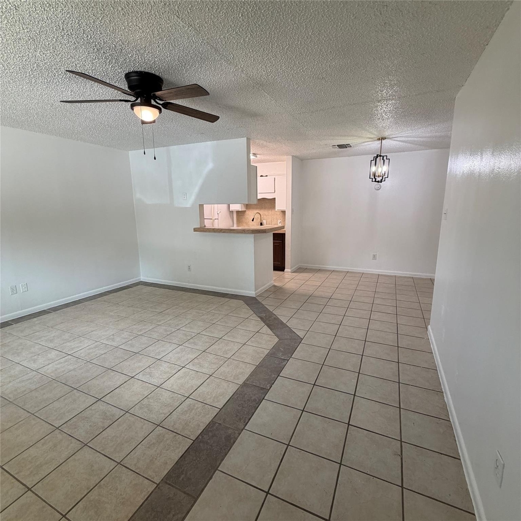 1301 Greenlawn Pkwy - Photo 2