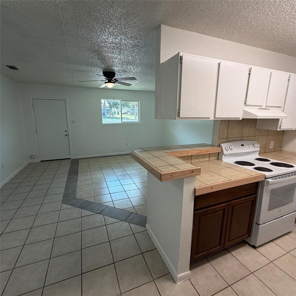 1301 Greenlawn Pkwy - Photo 1