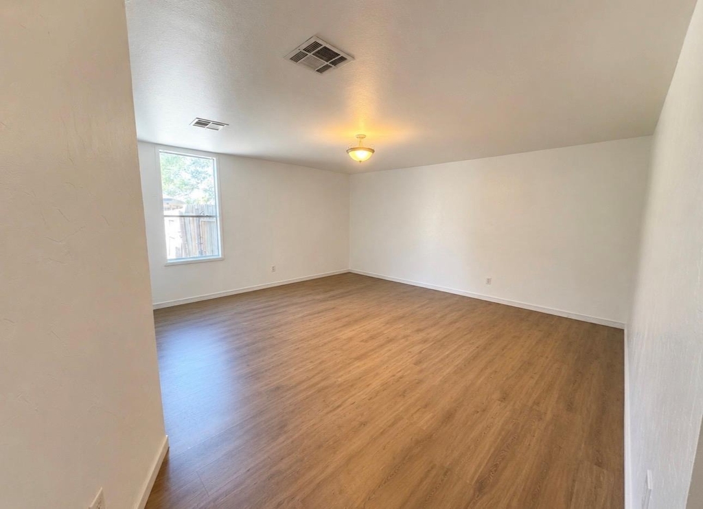 705 Garden Villa Cir - Photo 2