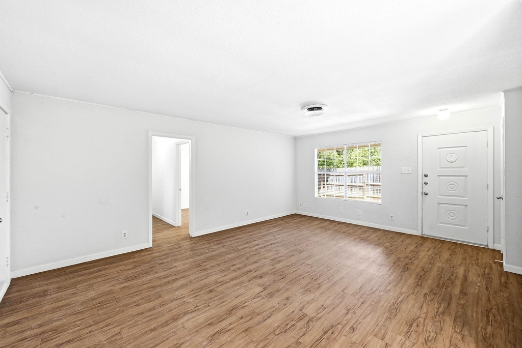 8204 Exmoor Dr - Photo 8