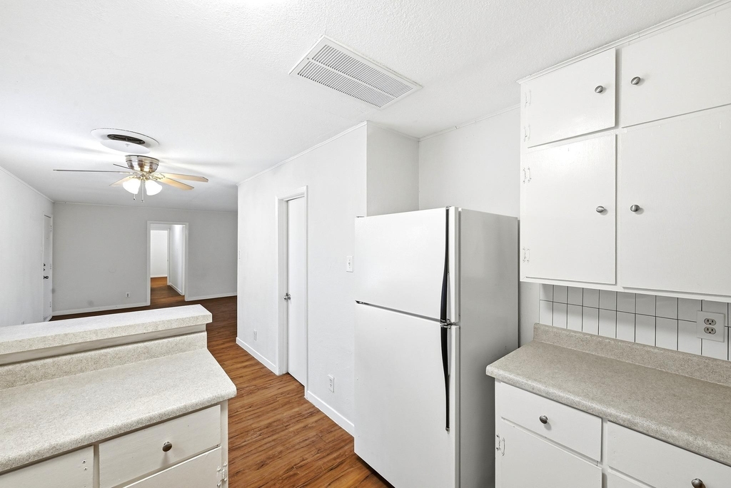 8204 Exmoor Dr - Photo 14