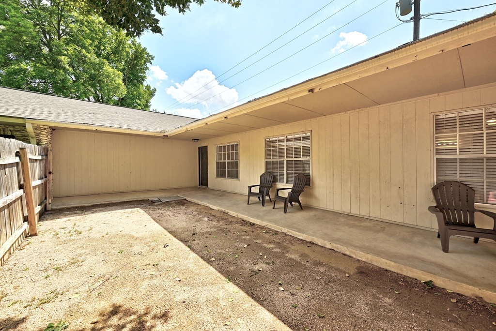 8204 Exmoor Dr - Photo 4