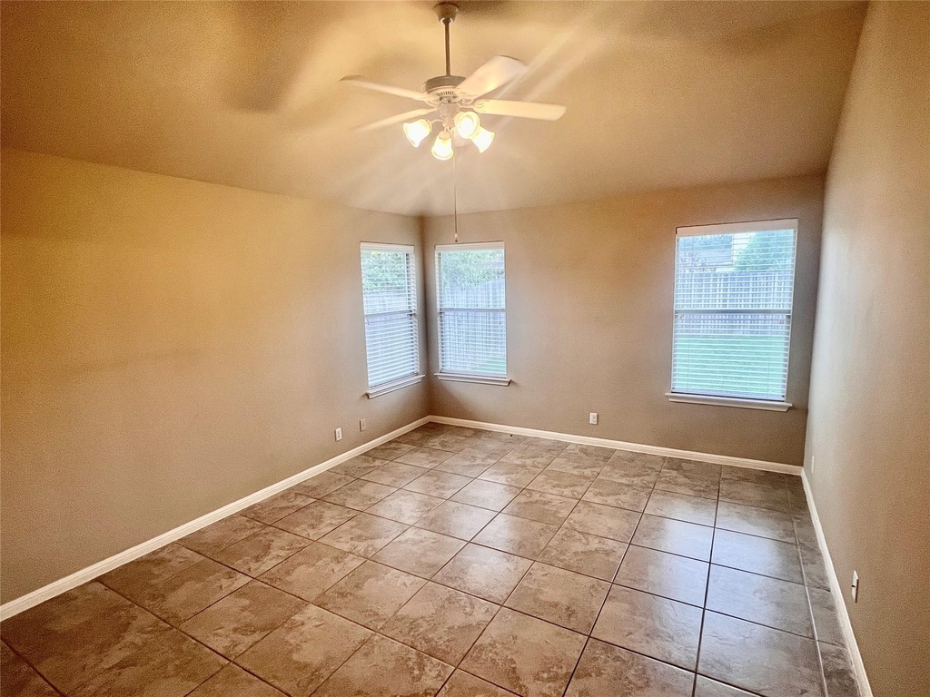 2509 Elara Dr - Photo 10