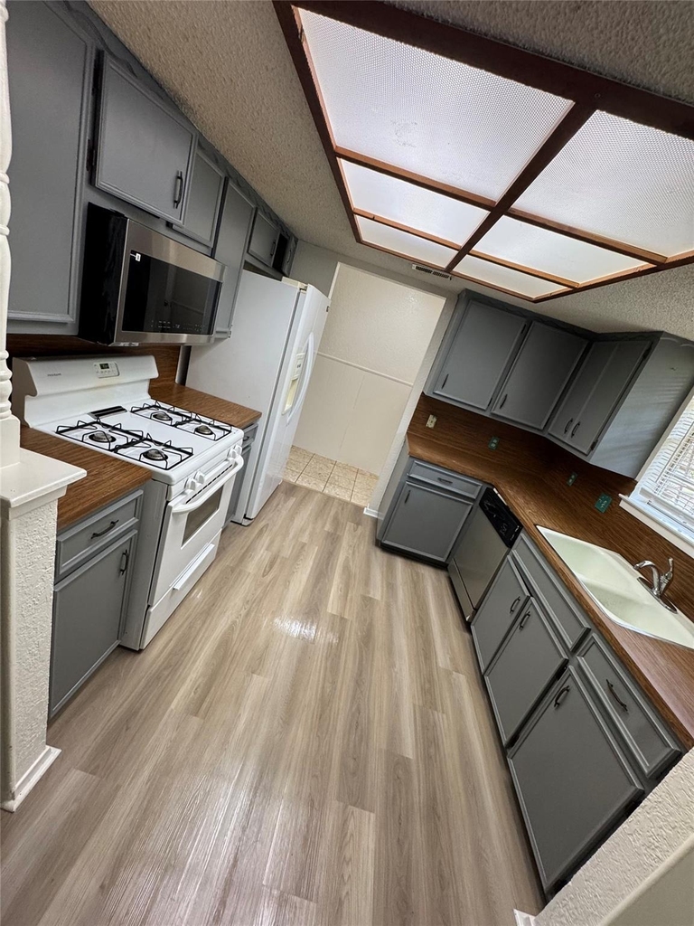 1309 Radam Cir - Photo 2