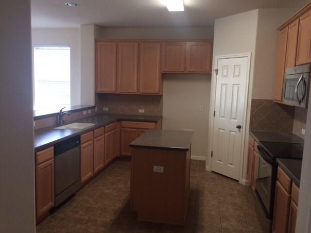 177 Devonshire Dr - Photo 4