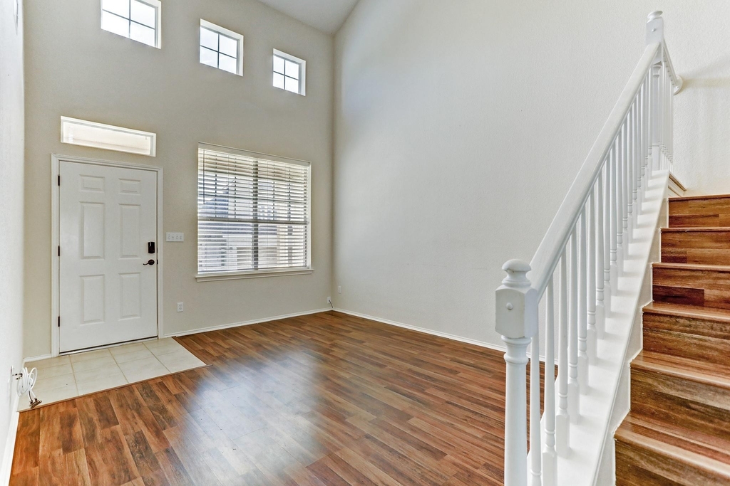 20904 Waterside Dr - Photo 2