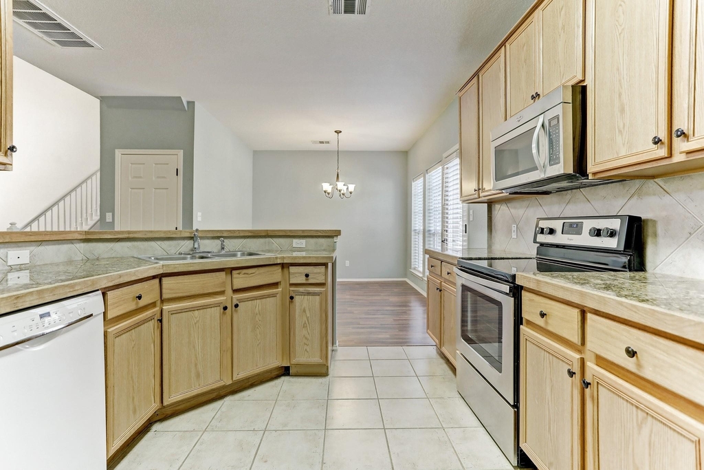 20904 Waterside Dr - Photo 6