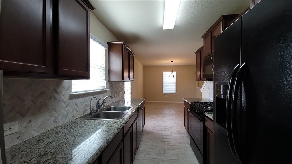 110 Wilson Ct - Photo 9