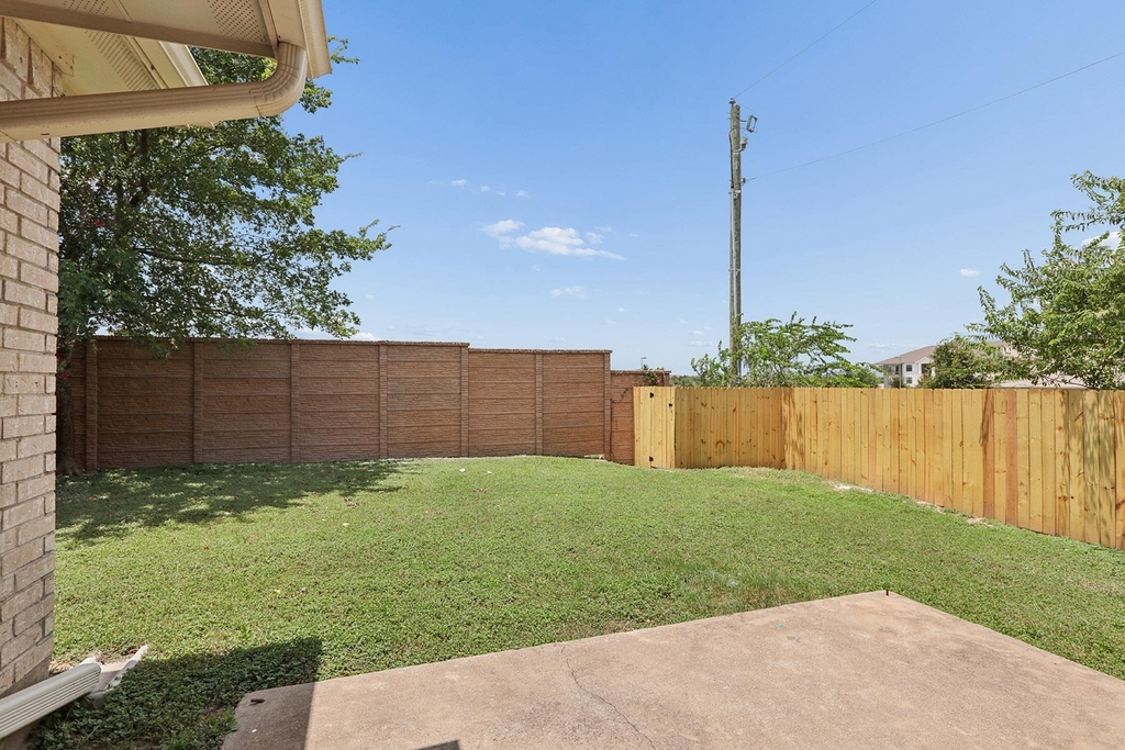 14621 Lantern Dr - Photo 3