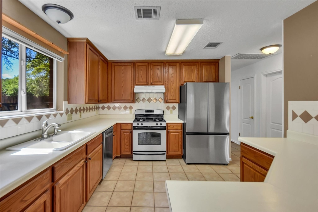 12900 Medina River Way - Photo 16