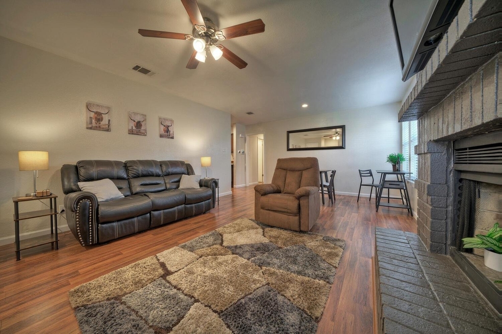 1004 Hyridge St - Photo 7