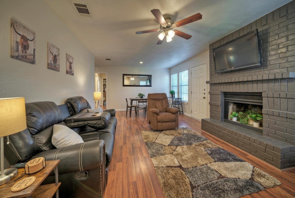 1004 Hyridge St - Photo 6