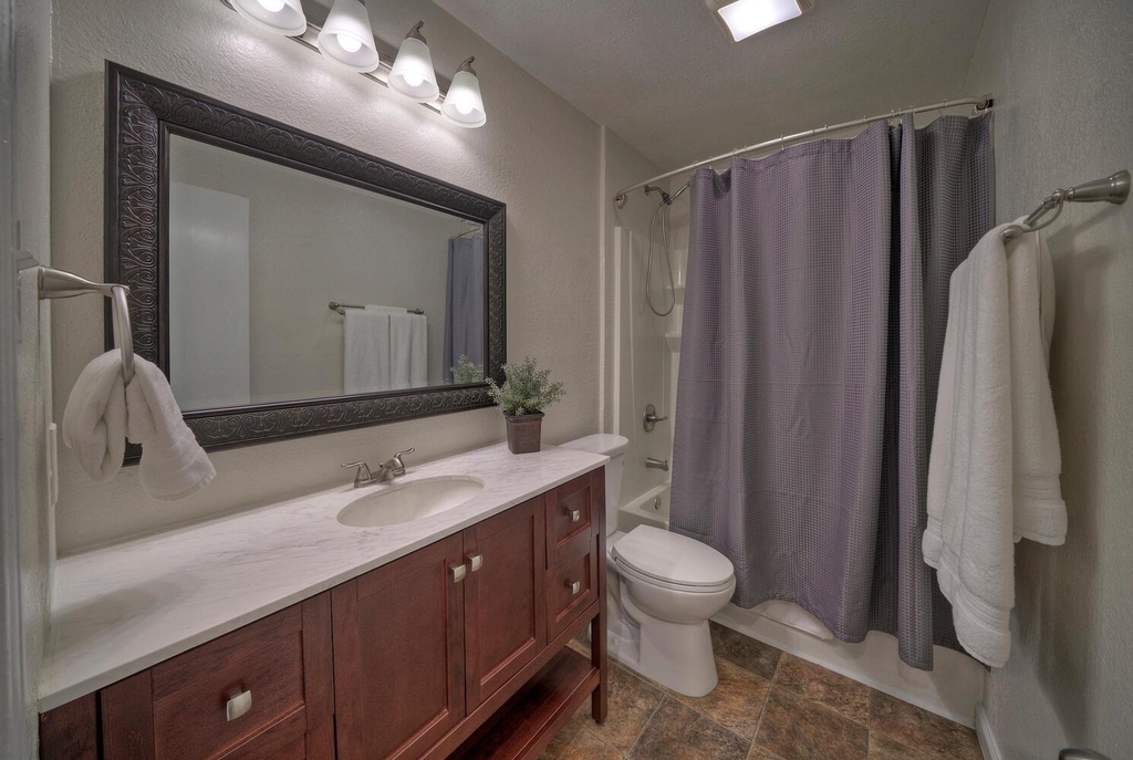 1004 Hyridge St - Photo 4
