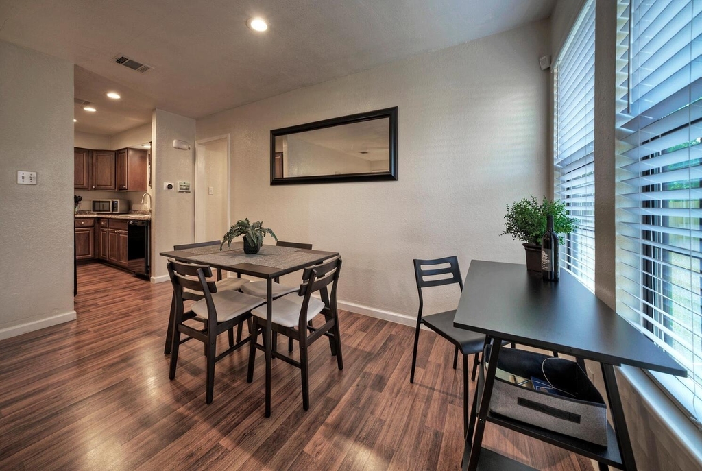 1004 Hyridge St - Photo 11