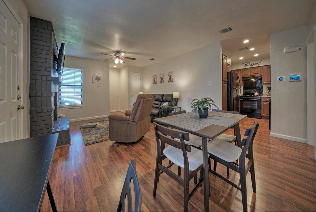 1004 Hyridge St - Photo 12