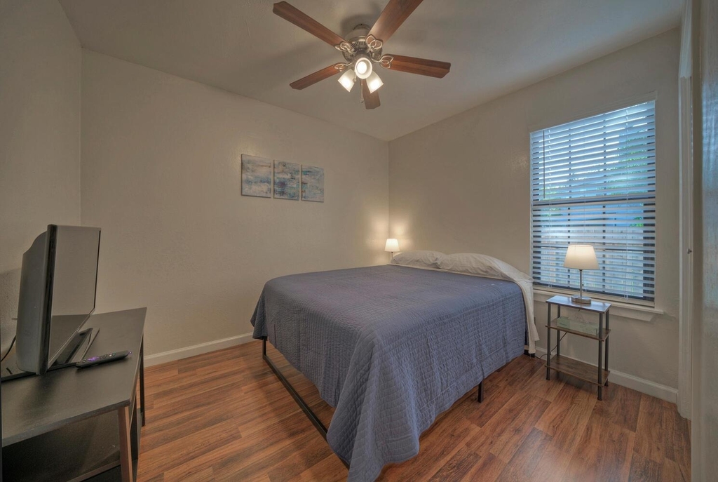 1004 Hyridge St - Photo 1