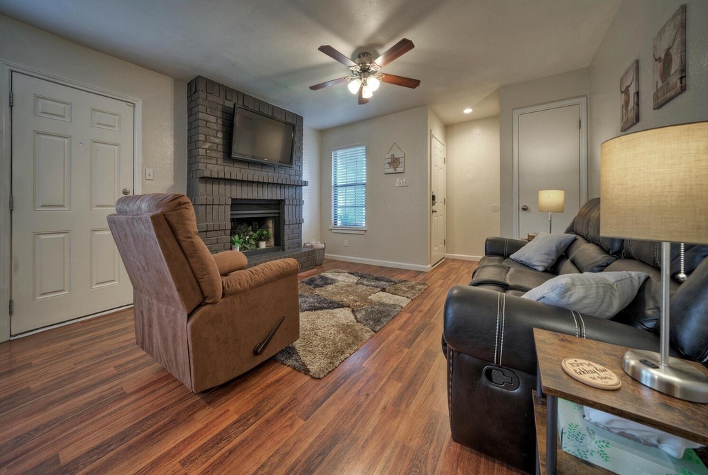 1004 Hyridge St - Photo 9