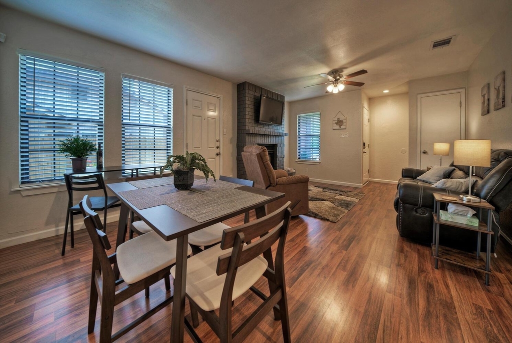 1004 Hyridge St - Photo 10