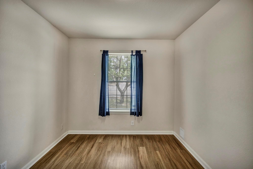 216 Meadowside Dr - Photo 9