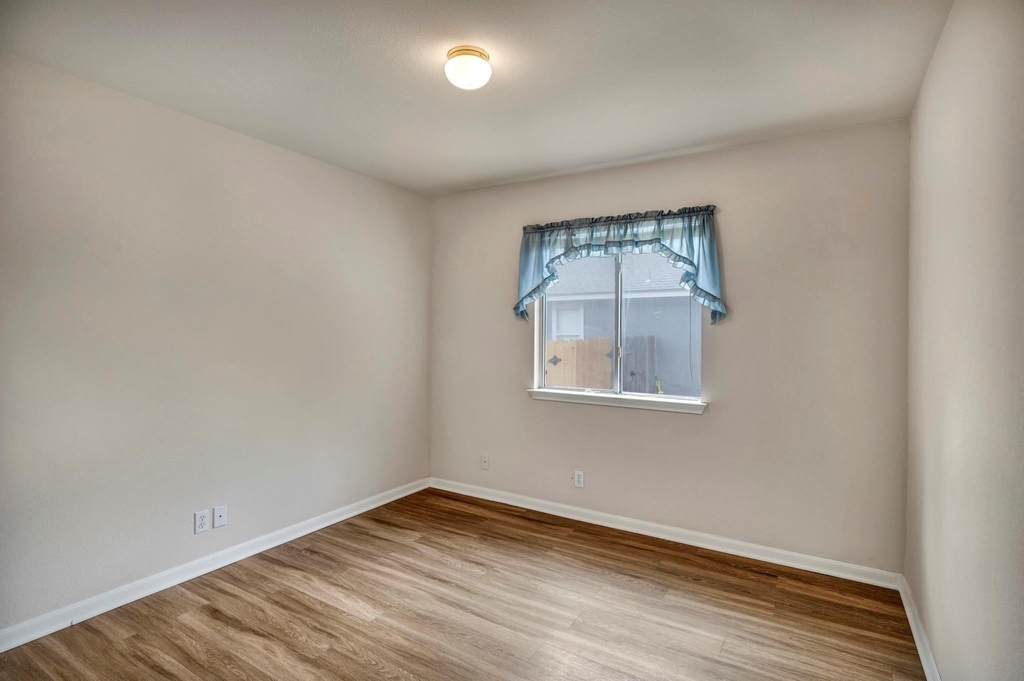 216 Meadowside Dr - Photo 11