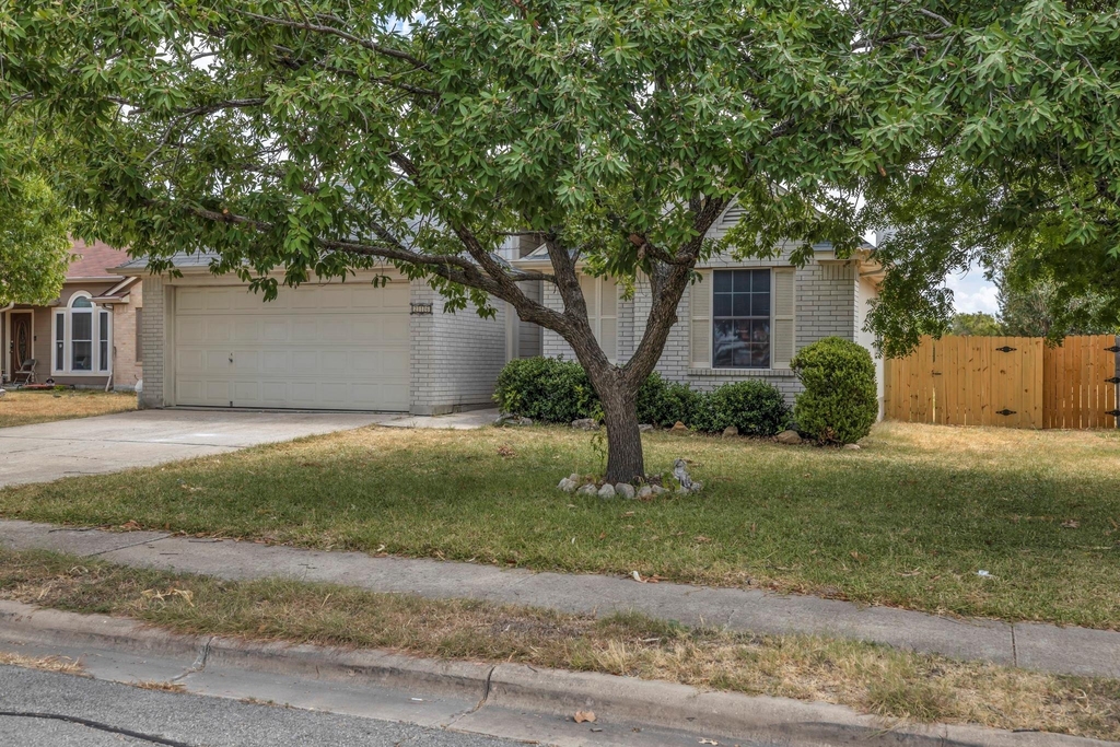 216 Meadowside Dr - Photo 1