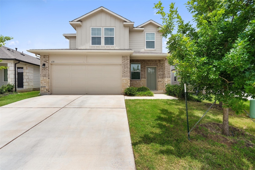 610 Roaring Fork Ln - Photo 0