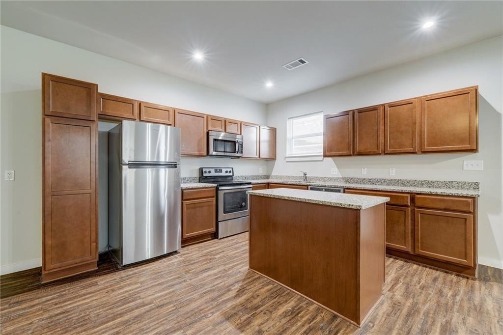 906 Quartz Ct - Photo 3
