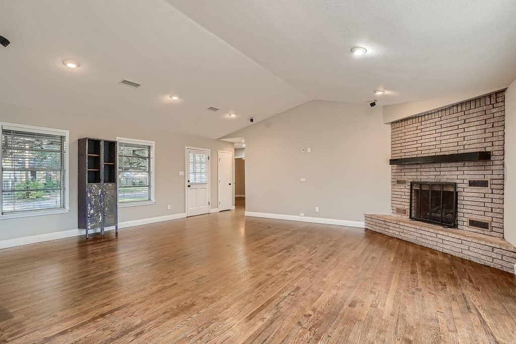 210 College St - Photo 9