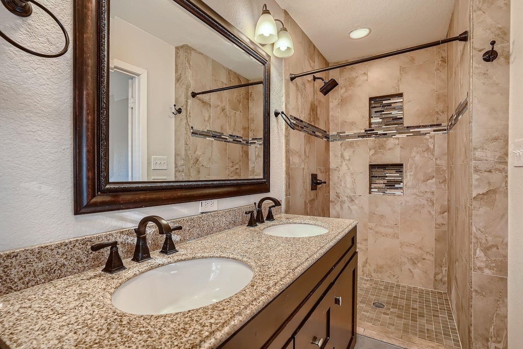 210 College St - Photo 14