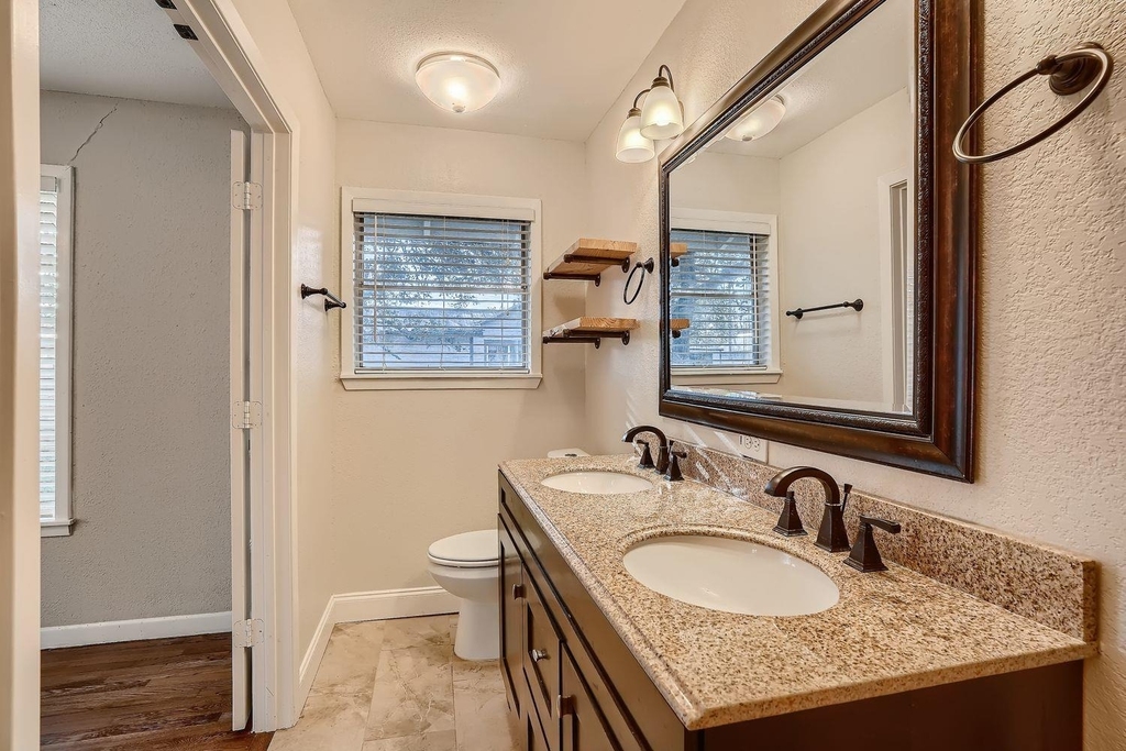 210 College St - Photo 15