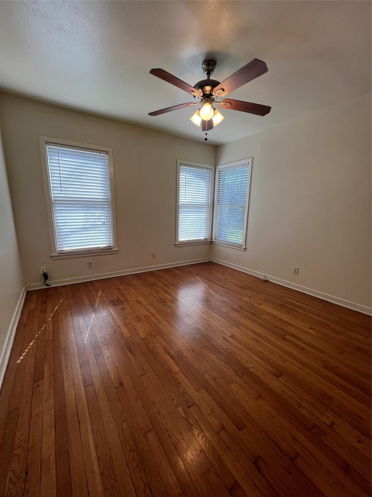 1007 E 38th St - Photo 13
