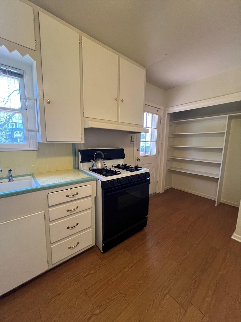 1007 E 38th St - Photo 9