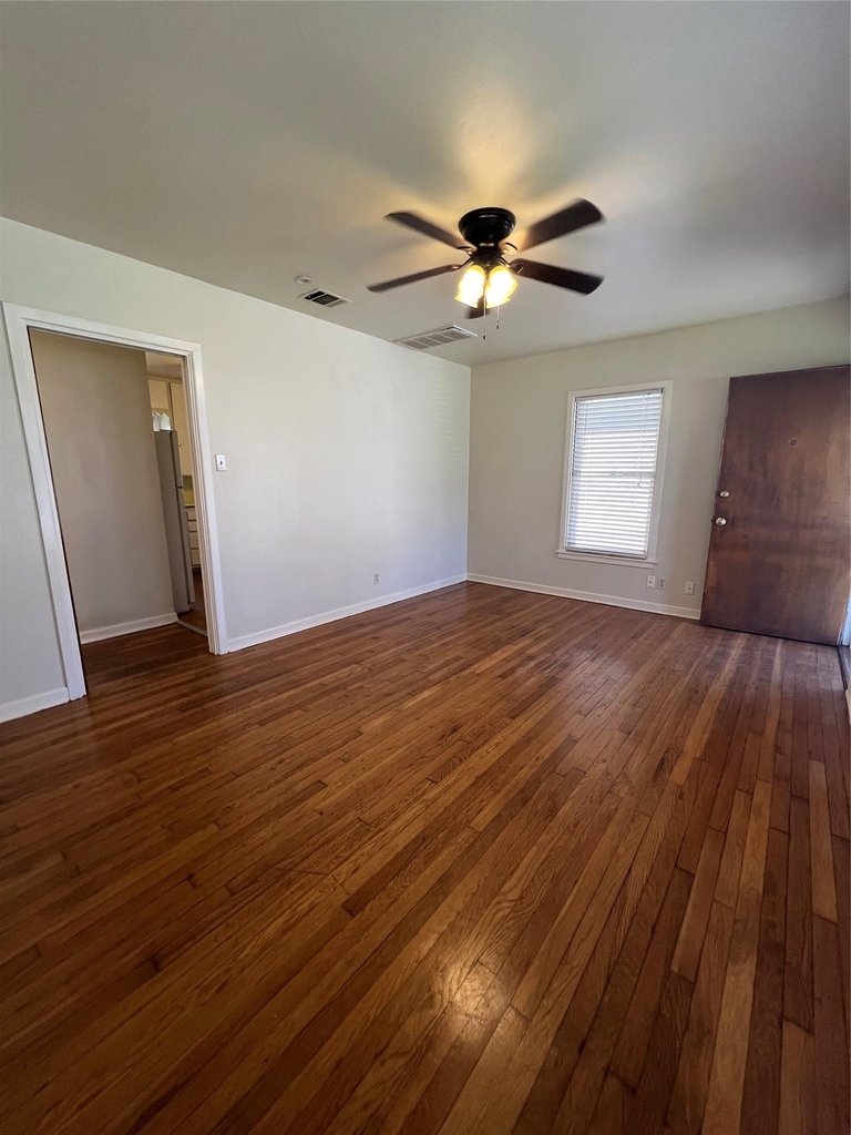 1007 E 38th St - Photo 4