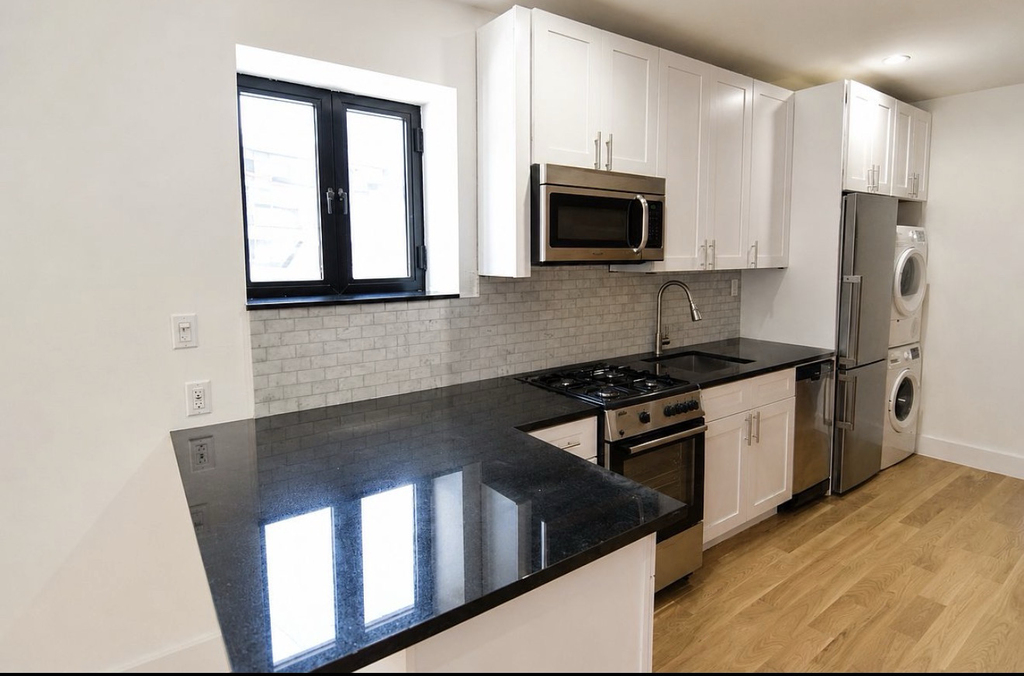East Broadway - Photo 2
