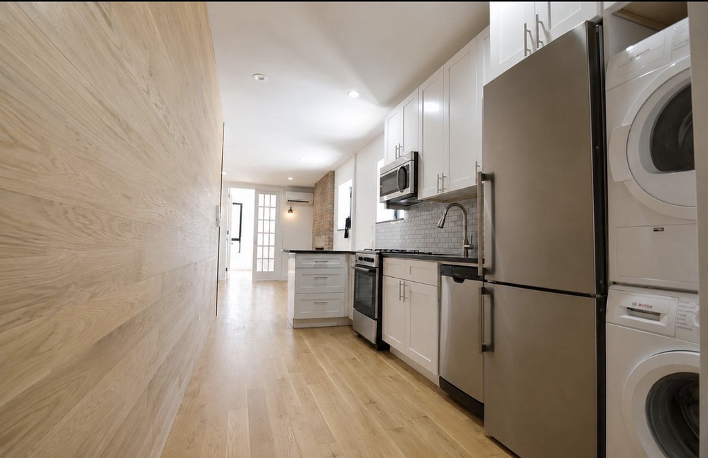 East Broadway - Photo 5