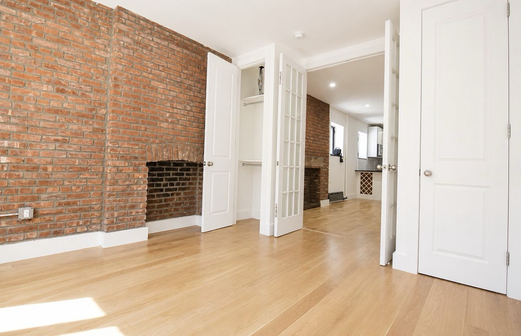 East Broadway - Photo 4
