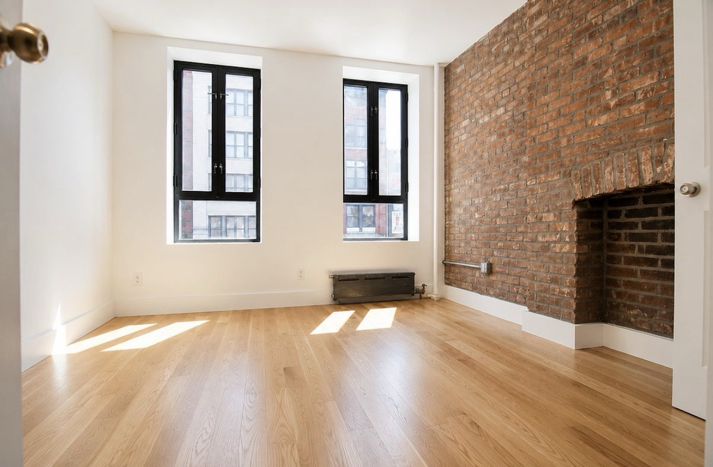 East Broadway - Photo 1