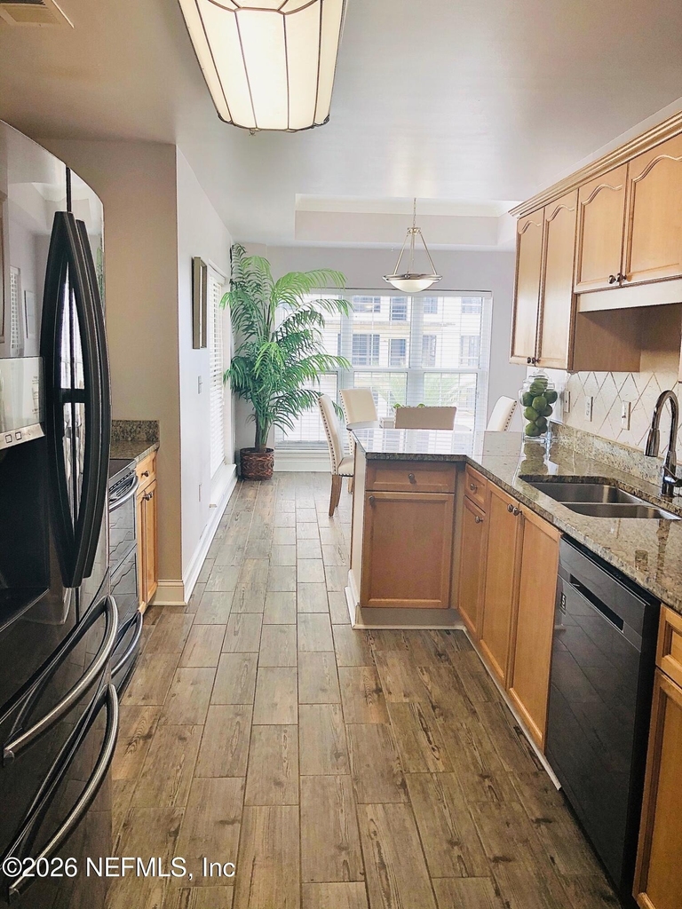 400 E Bay Street - Photo 8