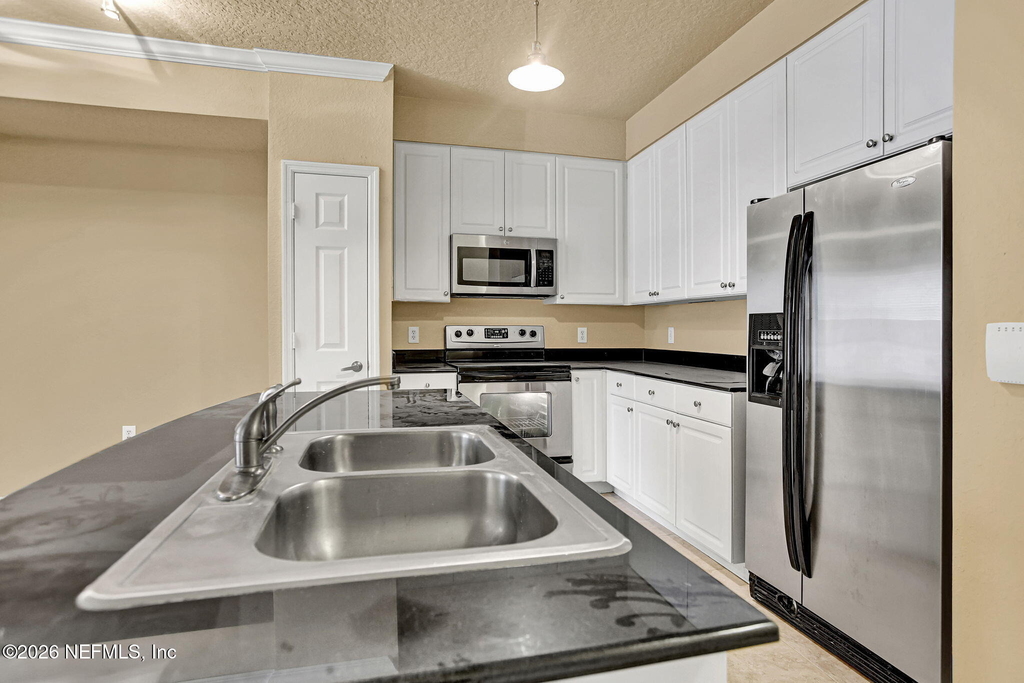 8539 Gate Parkway - Photo 18