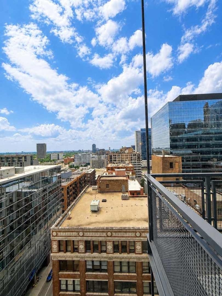 565 W Quincy Street - Photo 16