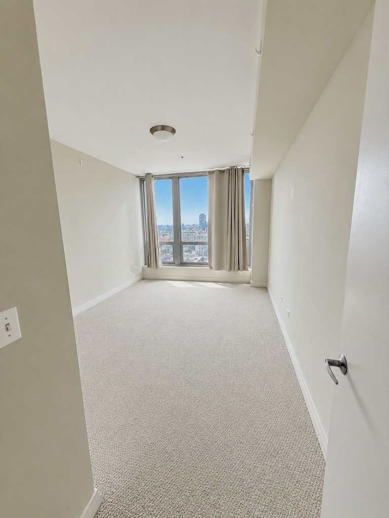 565 W Quincy Street - Photo 8