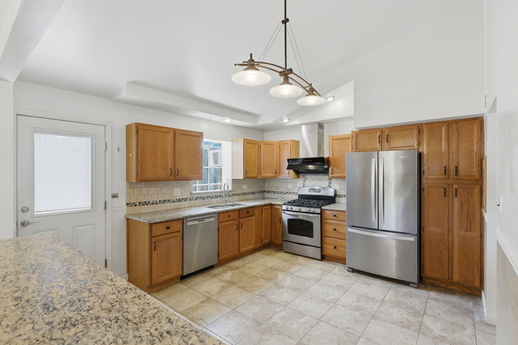 613 Leamington Avenue - Photo 6