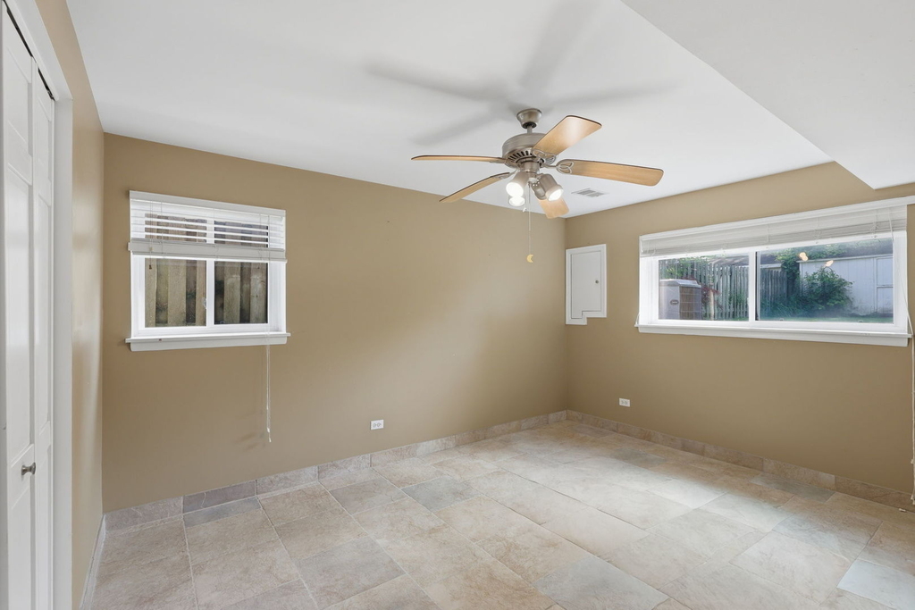 613 Leamington Avenue - Photo 14