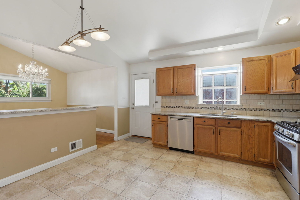 613 Leamington Avenue - Photo 7