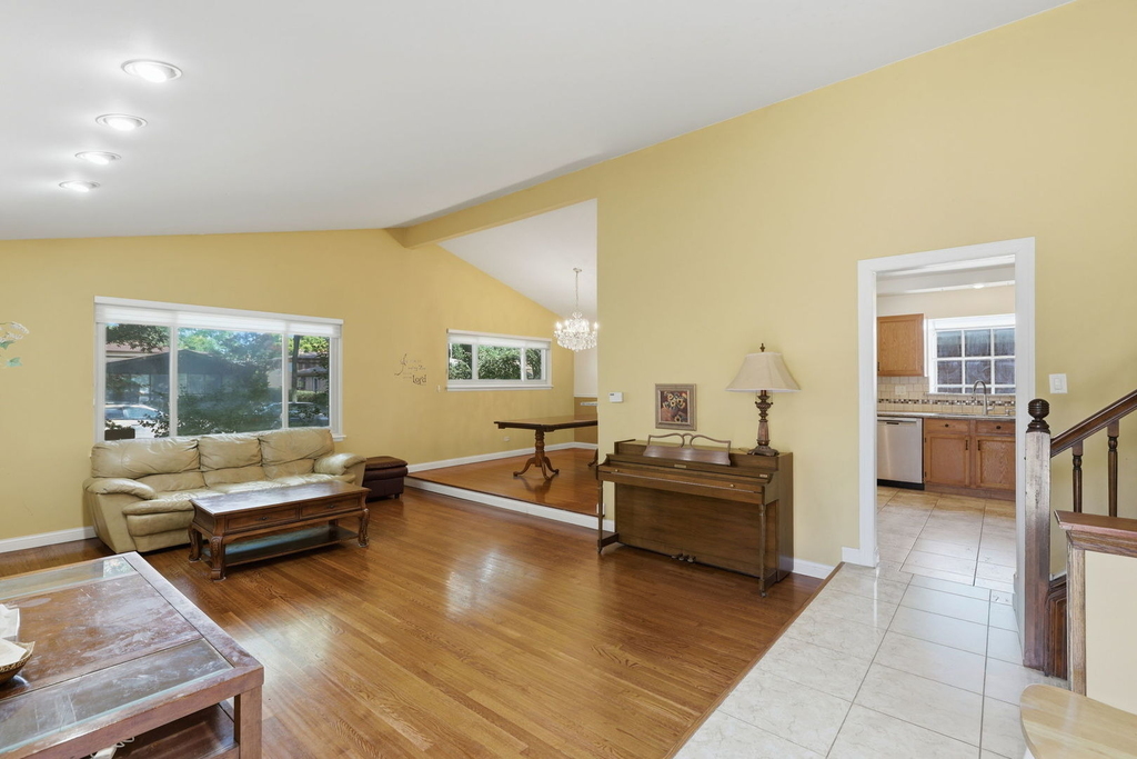 613 Leamington Avenue - Photo 1