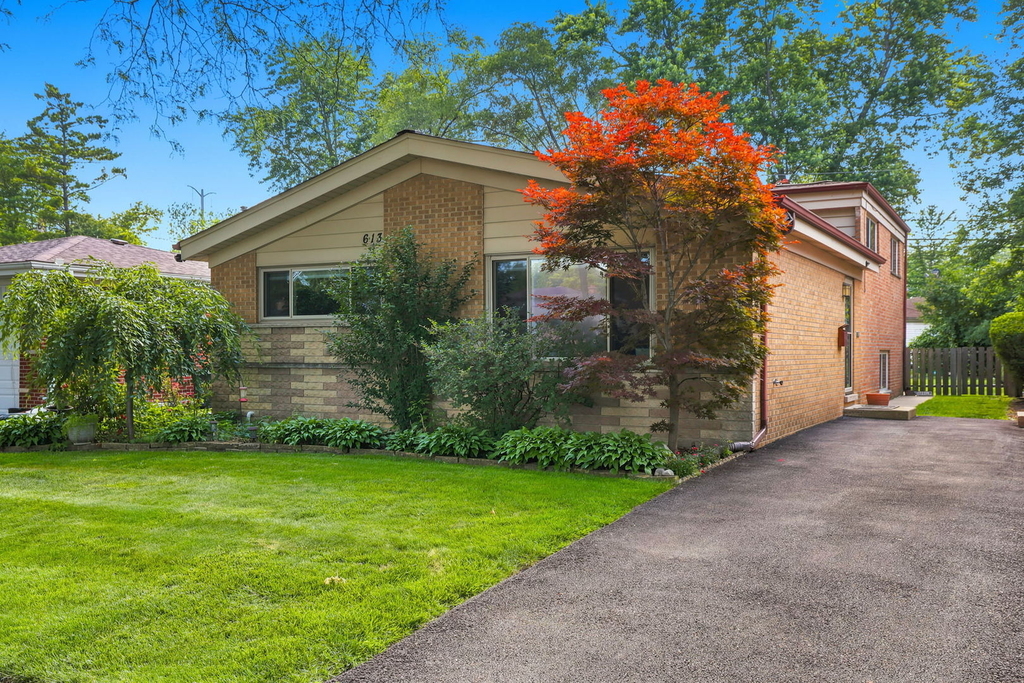 613 Leamington Avenue - Photo 0