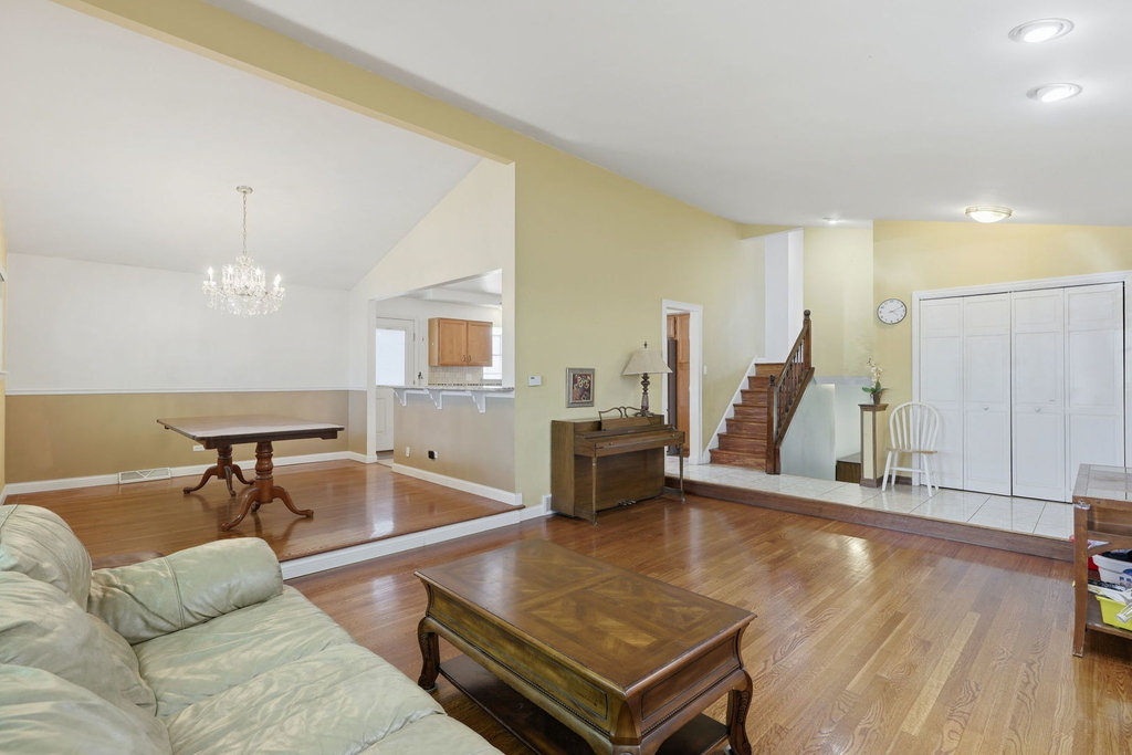 613 Leamington Avenue - Photo 3