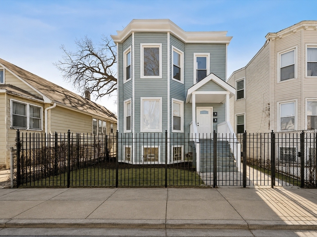 4845 W Potomac Avenue - Photo 0